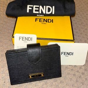 🖤FENDI CARD HOLDER 🤍 Beautiful pre-owned condition. AUTHENTIC ✔️